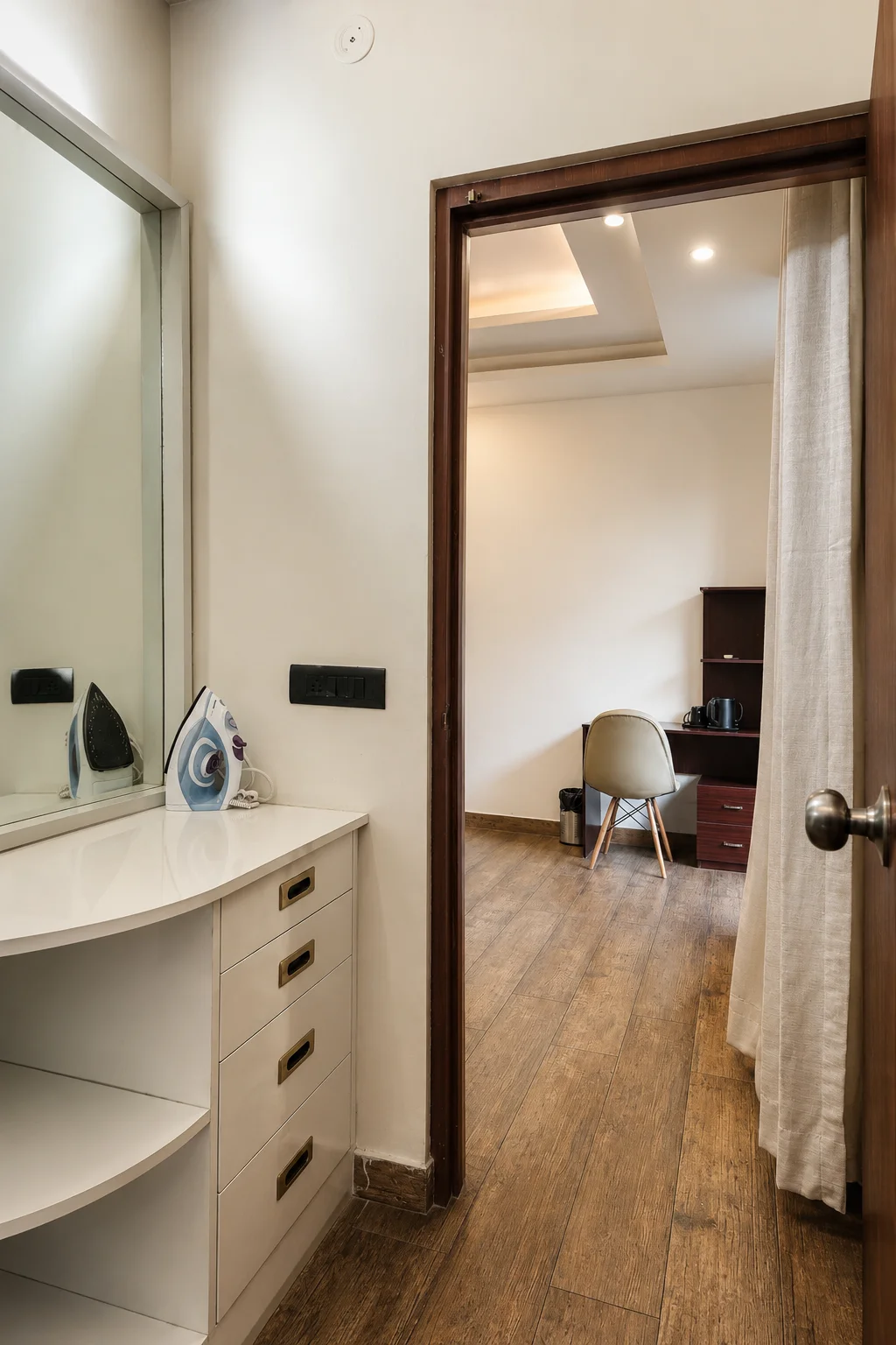 Private walk-in dressing room and spacious wardrobes in our Dehradun luxury suites